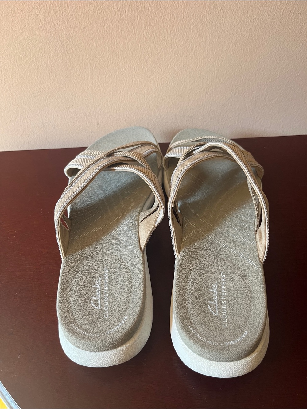 Clarks Tan Crisscross Comfort Slide Sandals Cloud Steppers NIB - Picture 3 of 8